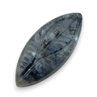 Larvikit kaboszon carving 32x13 mm nr 48