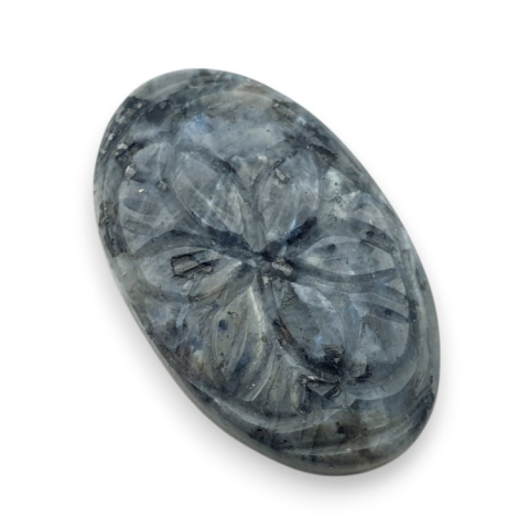Larvikit kaboszon carving 32x19 mm nr 26 Larvikit kaboszon carving 32x19 mm nr 26