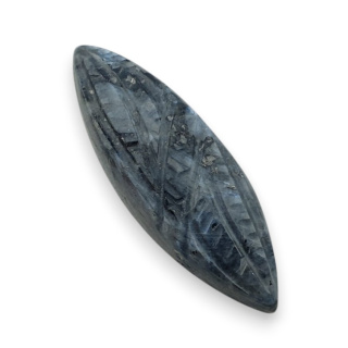 Larvikit kaboszon carving 36x12 mm nr 77