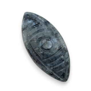 Larvikit kaboszon carving 36x17 mm nr 53