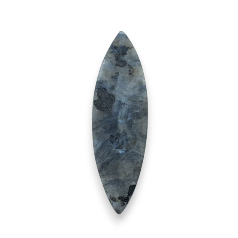 Larvikit kaboszon carving 41x12 mm nr 55 Larvikit kaboszon carving 41x12 mm nr 55