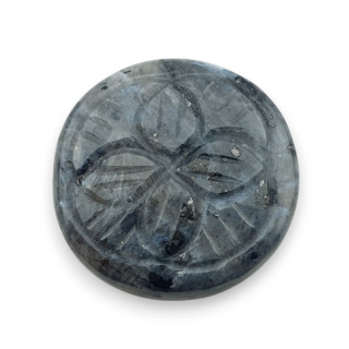 Larvikit kaboszon carving fi 28 mm nr 31