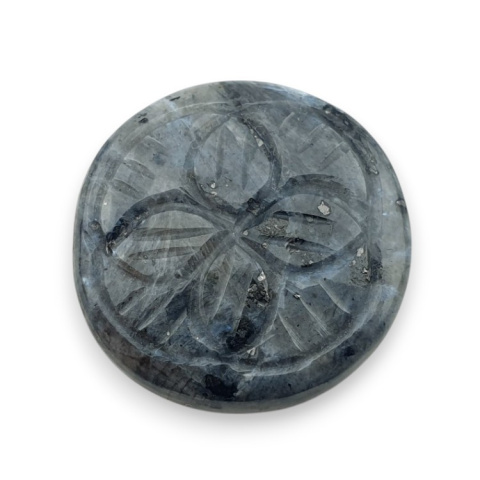 Larvikit kaboszon carving fi 28 mm nr 31 Larvikit kaboszon carving fi 28 mm nr 31
