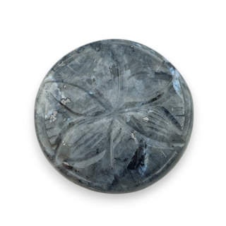Larvikit kaboszon carving fi 29 mm nr 71
