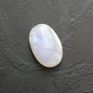 Kamień księżycowy kaboszon 21x14 mm nr A426