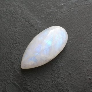 Kamień księżycowy kaboszon 26x13 mm nr A429