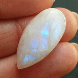 Kamień księżycowy kaboszon 26x13 mm nr A429