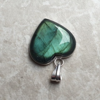 Labradoryt zawieszka 24x23 mm nr A27