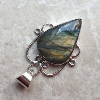 Labradoryt zawieszka 28x19 mm nr A230