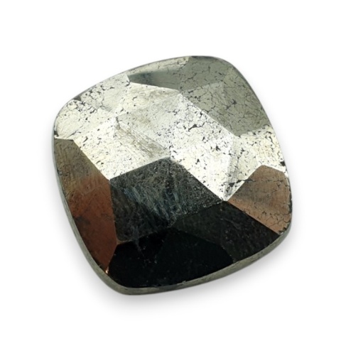 Piryt kaboszon fasetowany 20x19 mm nr 50 Piryt kaboszon fasetowany 20x19 mm nr 50