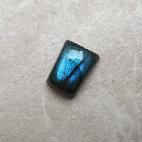 Labradoryt kaboszon 12x10 mm nr B502 Labradoryt kaboszon 12x10 mm nr B502