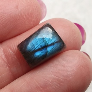 Labradoryt kaboszon 12x10 mm nr B502