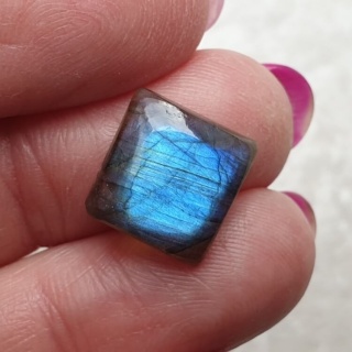 Labradoryt kaboszon 12x11 mm nr B496