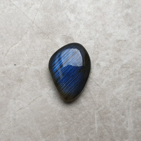 Labradoryt kaboszon 17x12 mm nr B499 Labradoryt kaboszon 17x12 mm nr B499