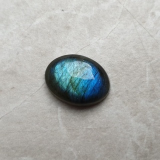 Labradoryt kaboszon 17x13 mm nr B477