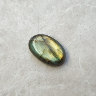 Labradoryt kaboszon 18x12 mm nr B652