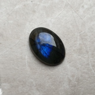 Labradoryt kaboszon 19x13 mm nr B493