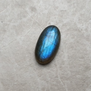 Labradoryt kaboszon 20x11 mm nr B472