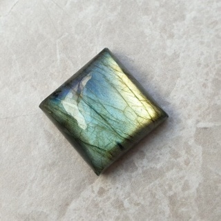 Labradoryt kaboszon 20x20 mm nr B631