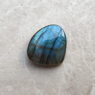 Labradoryt kaboszon 21x19 mm nr B573