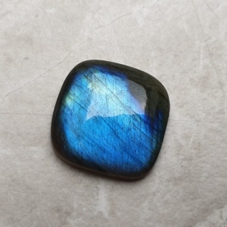 Labradoryt kaboszon 22x22 mm nr B459