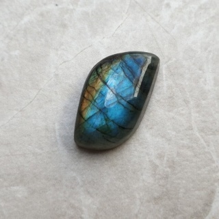 Labradoryt kaboszon 24x14 mm nr B578
