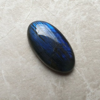 Labradoryt kaboszon 25x14 mm nr B553