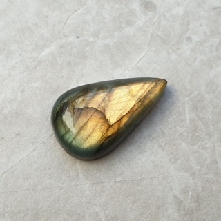 Labradoryt kaboszon 25x15 mm nr B647
