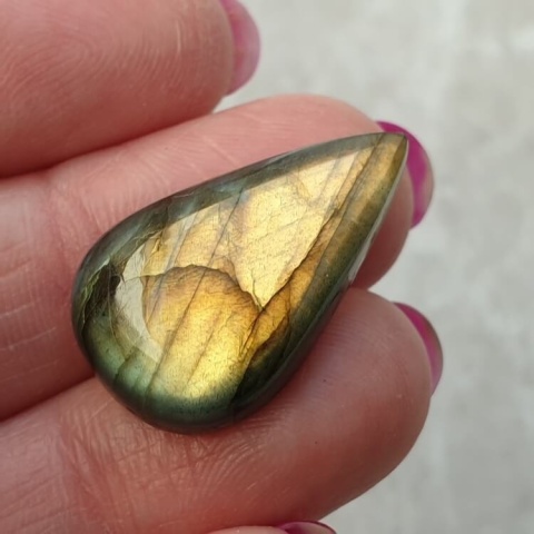 Labradorite cabochon 25x15 mm no B647