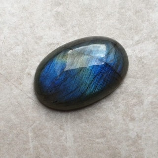 Labradoryt kaboszon 25x16 mm nr B548