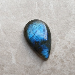 Labradoryt kaboszon 25x16 mm nr B584
