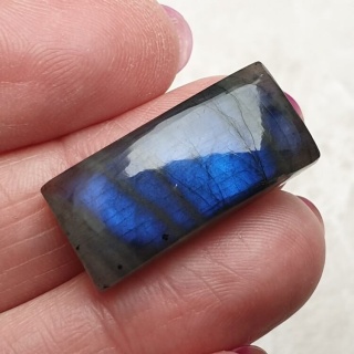 Labradoryt kaboszon 26x12 mm nr B402