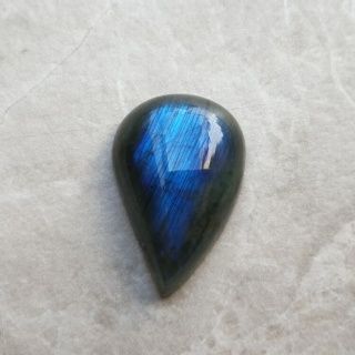 Labradoryt kaboszon 26x17 mm nr B567