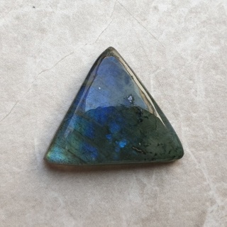 Labradoryt kaboszon 26x23 mm nr B571