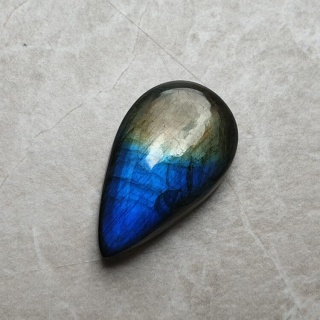 Labradoryt kaboszon 27x16 mm nr B551