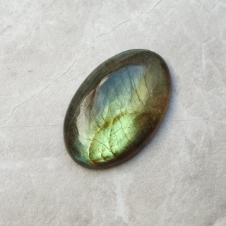 Labradoryt kaboszon 27x18 mm nr B641