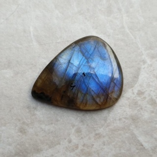 Labradoryt kaboszon 27x22 mm nr B580