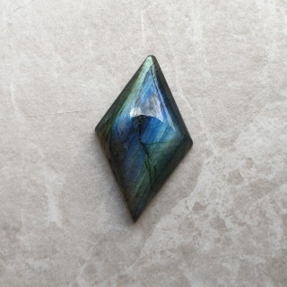 Labradoryt kaboszon 28x17 mm nr B586