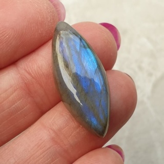 Labradoryt kaboszon 29x12 mm nr B427