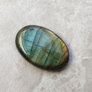 Labradoryt kaboszon 29x20 mm nr B637