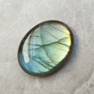 Labradoryt kaboszon 29x22 mm nr B633