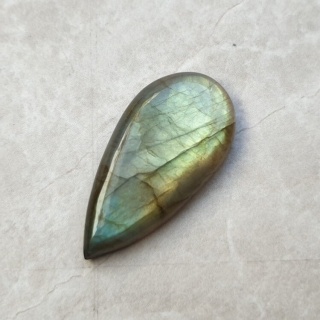 Labradoryt kaboszon 30x15 mm nr B646