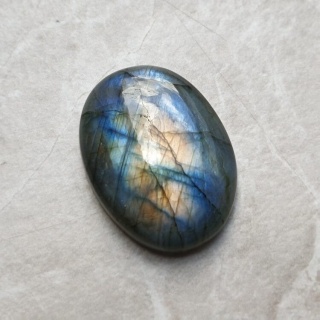 Labradoryt kaboszon 30x22 mm nr B535