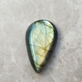 Labradoryt kaboszon 32x20 mm nr B639