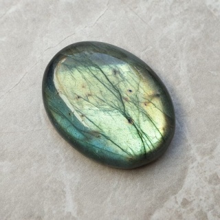 Labradoryt kaboszon 32x25 mm nr B623