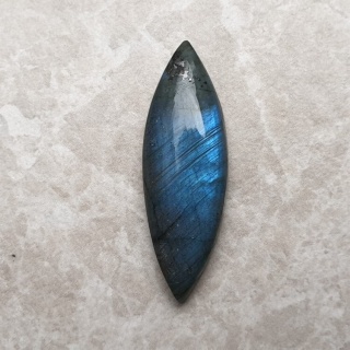 Labradoryt kaboszon 33x12 mm nr B400