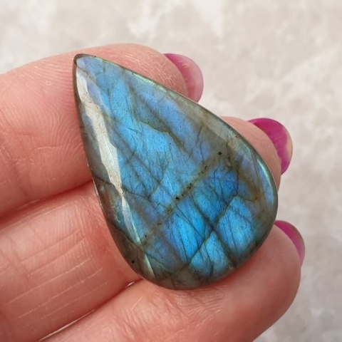 Labradorite cabochon 33x21 mm no B624