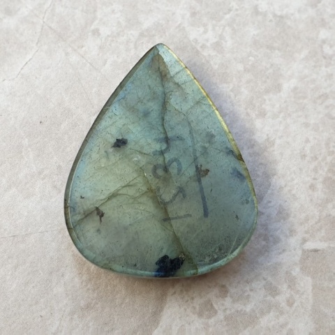 Labradorite cabochon 33x27 mm no B605