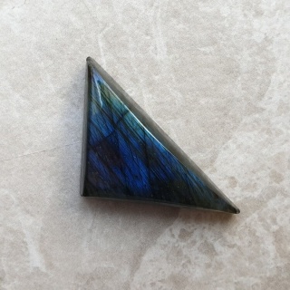 Labradoryt kaboszon 34x17 mm nr B555