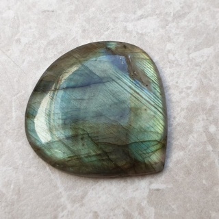 Labradoryt kaboszon 34x33 mm nr B622